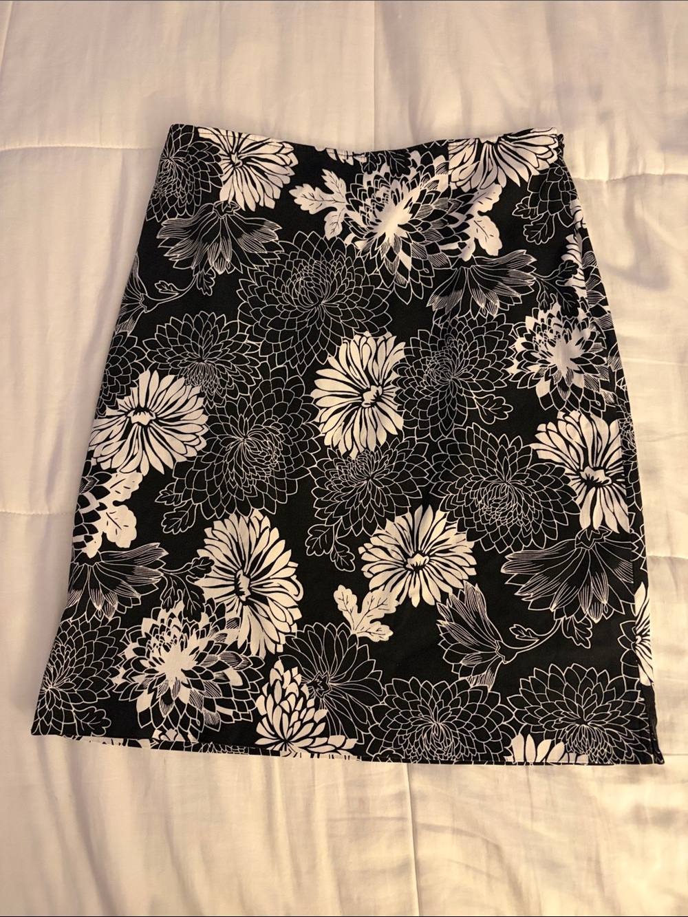 Rafaella Black and White Floral Pencil Skirt Size 10
